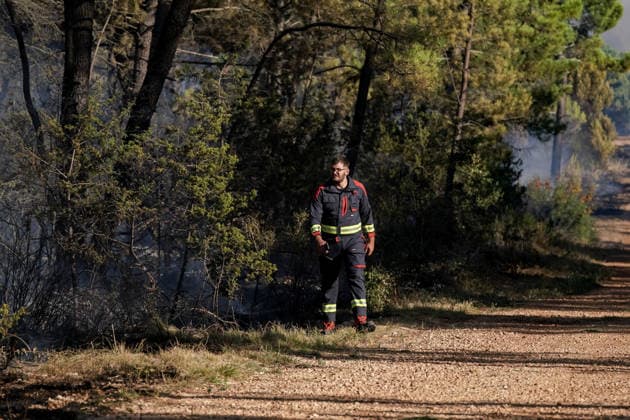 14.08.2026 - Europa, Kroatien, Ninski Stanovi: Großflächiger Vegetationsbrand zwischen Ninski Stanovi und Å½erava in der Gespanschaft Zadar. Zahlreiche Feuerwehrkräfte kämpfen gegen die Flammen. Ein Air Tractor und zwei Canadair sind zur Unterstützung der Löscharbeiten aus der Luft unterwegs. Starker Wind erschwert den Einsatz und begünstigt die Ausbreitung des Feuers. 14.08.2026 - Europa, Hrvatska, Ninski Stanovi: Veliki poÅ¾ar otvorenog prostora izmeÄ‘u Ninskih Stanova i Å½erave u Zadarskoj Å¾upaniji. Brojne vatrogasne snage bore se s vatrom. Air Tractor i Canadair upuÄ‡eni su na poÅ¾ariÅ¡te kako bi pomogli u gaÅ¡enju iz zraka. Jak vjetar oteÅ¾ava gaÅ¡enje i pogoduje Å¡irenju poÅ¾ara. *** August 14, 2026 Europe, Croatia, Ninsk Copyright: xLUKAxKOLANOVICx