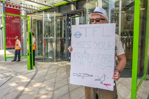 Protest Against TfL Pigeon Shooting Stratford, London, August 14, 2026 Animal rights activists and supporters gathered outside Transport for London™s headquarters in Stratford to protest against the shooting of pigeons at TfL sites. Demonstrators criticised the practice, which campaigners say is used to control pigeon numbers across London™s transport network, and called for non-lethal alternatives to be used instead., Credit:Zak Irfan Avalon  Copyright: xZakxIrfanx xAvalonx 1123030932
