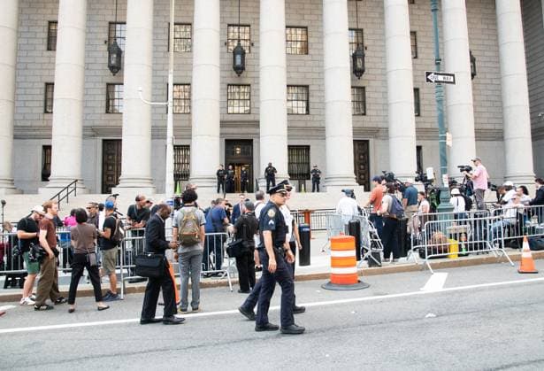 Luigi Mangione Pleads Guilty Today in Manhattan Courthouse Luigi Mangione Pleads Guilty Today in Manhattan Courthouse, Downtown Manhattan, NY. 14 Aug 2026 Pictured: Atmosphere. Photo credit: Mayer MEGA TheMegaAgency.com sales@mega.global  Copyright: xThexMegaxAgencyxMayerx xMEGAx