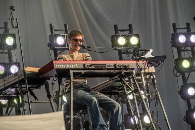 Die Indie Pop Band giant rooks (Gesang, Gitarre, Percussion Frederik Rabe Gitarre Finn Schwieters Schlagzeug Finn Thomas Synthesizer, Piano Jonathan Wischniowski E-Bass Luca Göttner) auf dem Highfield 2026. Highfield 2026 tag 1 - Giant Rooks *** The indie pop band Giant Rooks: Vocals, guitar, percussion: Frederik Rabe; guitar: Finn Schwieters; drums: Finn Thomas; synthesizer, piano: Jonathan Wischniowski; electric bass: Luca Göttner at Highfield 2026. Highfield 2026, Day 1: Giant Rooks
