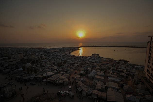 Daily life in Gaza amid the ongoing Israeli attacks despite ceasefire GAZA CITY, GAZA, PALESTINE - AUGUST 14: Displaced Palestinians living along the coastal strip of blockaded Gaza City carry out daily activities among the ruins of destroyed buildings during sunset in Gaza, Palestine on August 14, 2026. Deprived of basic necessities following Israeli attacks, families struggle to survive in makeshift tents pitched near the rubble of their homes and inside heavily damaged structures under severe conditions. Ali Jadallah Anadolu Gaza City Gaza. Editorial use only. Please get in touch for any other usage.  Copyright: x2026xAnadoluxAlixJadallahx
