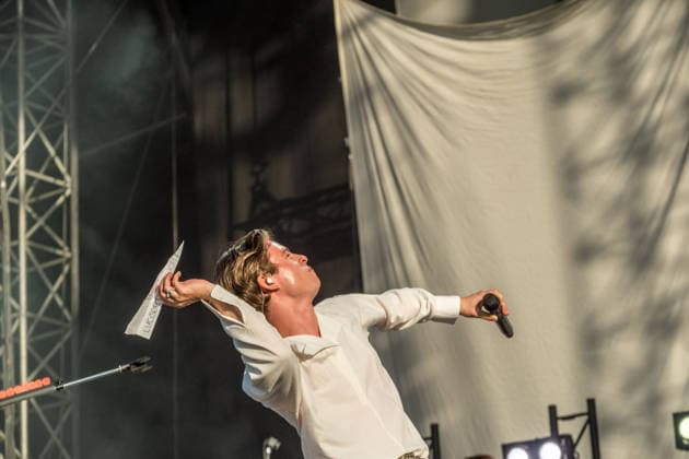 Die Indie Pop Band giant rooks (Gesang, Gitarre, Percussion Frederik Rabe Gitarre Finn Schwieters Schlagzeug Finn Thomas Synthesizer, Piano Jonathan Wischniowski E-Bass Luca Göttner) auf dem Highfield 2026. Highfield 2026 tag 1 - Giant Rooks *** The indie pop band Giant Rooks: Vocals, guitar, percussion: Frederik Rabe; guitar: Finn Schwieters; drums: Finn Thomas; synthesizer, piano: Jonathan Wischniowski; electric bass: Luca Göttner at Highfield 2026. Highfield 2026, Day 1: Giant Rooks