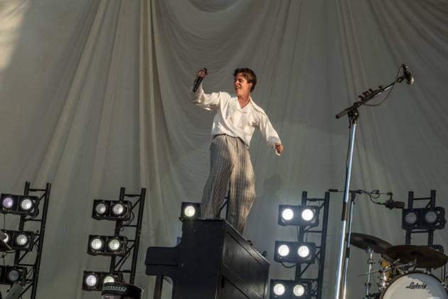 Die Indie Pop Band giant rooks (Gesang, Gitarre, Percussion Frederik Rabe Gitarre Finn Schwieters Schlagzeug Finn Thomas Synthesizer, Piano Jonathan Wischniowski E-Bass Luca Göttner) auf dem Highfield 2026. Highfield 2026 tag 1 - Giant Rooks *** The indie pop band Giant Rooks: Vocals, guitar, percussion: Frederik Rabe; guitar: Finn Schwieters; drums: Finn Thomas; synthesizer, piano: Jonathan Wischniowski; electric bass: Luca Göttner at Highfield 2026. Highfield 2026, Day 1: Giant Rooks