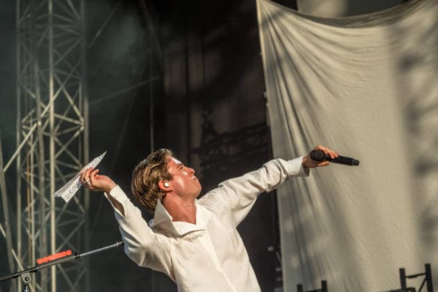 Die Indie Pop Band giant rooks (Gesang, Gitarre, Percussion Frederik Rabe Gitarre Finn Schwieters Schlagzeug Finn Thomas Synthesizer, Piano Jonathan Wischniowski E-Bass Luca Göttner) auf dem Highfield 2026. Highfield 2026 tag 1 - Giant Rooks *** The indie pop band Giant Rooks: Vocals, guitar, percussion: Frederik Rabe; guitar: Finn Schwieters; drums: Finn Thomas; synthesizer, piano: Jonathan Wischniowski; electric bass: Luca Göttner at Highfield 2026. Highfield 2026, Day 1: Giant Rooks