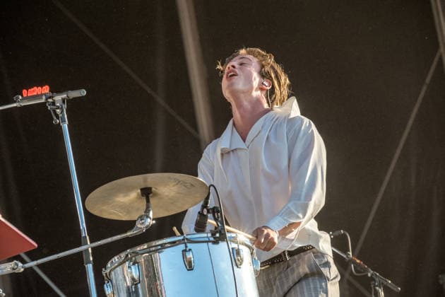 Die Indie Pop Band giant rooks (Gesang, Gitarre, Percussion Frederik Rabe Gitarre Finn Schwieters Schlagzeug Finn Thomas Synthesizer, Piano Jonathan Wischniowski E-Bass Luca Göttner) auf dem Highfield 2026. Highfield 2026 tag 1 - Giant Rooks *** The indie pop band Giant Rooks: Vocals, guitar, percussion: Frederik Rabe; guitar: Finn Schwieters; drums: Finn Thomas; synthesizer, piano: Jonathan Wischniowski; electric bass: Luca Göttner at Highfield 2026. Highfield 2026, Day 1: Giant Rooks