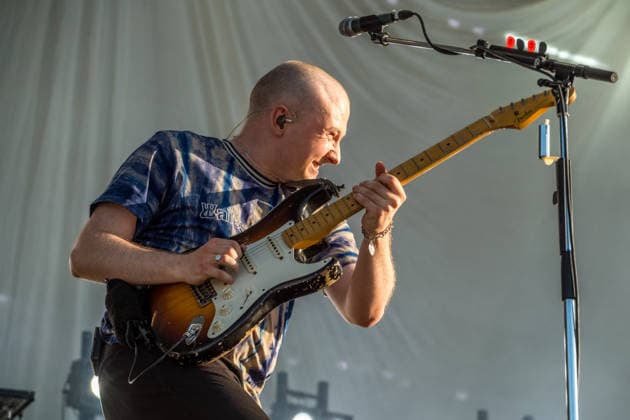 Die Indie Pop Band giant rooks (Gesang, Gitarre, Percussion Frederik Rabe Gitarre Finn Schwieters Schlagzeug Finn Thomas Synthesizer, Piano Jonathan Wischniowski E-Bass Luca Göttner) auf dem Highfield 2026. Highfield 2026 tag 1 - Giant Rooks *** The indie pop band Giant Rooks: Vocals, guitar, percussion: Frederik Rabe; guitar: Finn Schwieters; drums: Finn Thomas; synthesizer, piano: Jonathan Wischniowski; electric bass: Luca Göttner at Highfield 2026. Highfield 2026, Day 1: Giant Rooks