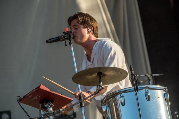 Die Indie Pop Band giant rooks (Gesang, Gitarre, Percussion Frederik Rabe Gitarre Finn Schwieters Schlagzeug Finn Thomas Synthesizer, Piano Jonathan Wischniowski E-Bass Luca Göttner) auf dem Highfield 2026. Highfield 2026 tag 1 - Giant Rooks *** The indie pop band Giant Rooks: Vocals, guitar, percussion: Frederik Rabe; guitar: Finn Schwieters; drums: Finn Thomas; synthesizer, piano: Jonathan Wischniowski; electric bass: Luca Göttner at Highfield 2026. Highfield 2026, Day 1: Giant Rooks