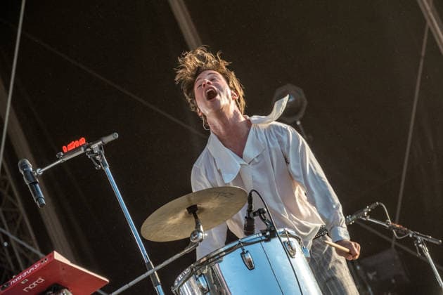 Die Indie Pop Band giant rooks (Gesang, Gitarre, Percussion Frederik Rabe Gitarre Finn Schwieters Schlagzeug Finn Thomas Synthesizer, Piano Jonathan Wischniowski E-Bass Luca Göttner) auf dem Highfield 2026. Highfield 2026 tag 1 - Giant Rooks *** The indie pop band Giant Rooks: Vocals, guitar, percussion: Frederik Rabe; guitar: Finn Schwieters; drums: Finn Thomas; synthesizer, piano: Jonathan Wischniowski; electric bass: Luca Göttner at Highfield 2026. Highfield 2026, Day 1: Giant Rooks
