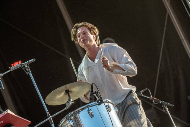 Die Indie Pop Band giant rooks (Gesang, Gitarre, Percussion Frederik Rabe Gitarre Finn Schwieters Schlagzeug Finn Thomas Synthesizer, Piano Jonathan Wischniowski E-Bass Luca Göttner) auf dem Highfield 2026. Highfield 2026 tag 1 - Giant Rooks *** The indie pop band Giant Rooks: Vocals, guitar, percussion: Frederik Rabe; guitar: Finn Schwieters; drums: Finn Thomas; synthesizer, piano: Jonathan Wischniowski; electric bass: Luca Göttner at Highfield 2026. Highfield 2026, Day 1: Giant Rooks