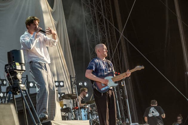 Die Indie Pop Band giant rooks (Gesang, Gitarre, Percussion Frederik Rabe Gitarre Finn Schwieters Schlagzeug Finn Thomas Synthesizer, Piano Jonathan Wischniowski E-Bass Luca Göttner) auf dem Highfield 2026. Highfield 2026 tag 1 - Giant Rooks *** The indie pop band Giant Rooks: Vocals, guitar, percussion: Frederik Rabe; guitar: Finn Schwieters; drums: Finn Thomas; synthesizer, piano: Jonathan Wischniowski; electric bass: Luca Göttner at Highfield 2026. Highfield 2026, Day 1: Giant Rooks