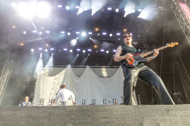 Die Indie Pop Band giant rooks (Gesang, Gitarre, Percussion Frederik Rabe Gitarre Finn Schwieters Schlagzeug Finn Thomas Synthesizer, Piano Jonathan Wischniowski E-Bass Luca Göttner) auf dem Highfield 2026. Highfield 2026 tag 1 - Giant Rooks *** The indie pop band Giant Rooks: Vocals, guitar, percussion: Frederik Rabe; guitar: Finn Schwieters; drums: Finn Thomas; synthesizer, piano: Jonathan Wischniowski; electric bass: Luca Göttner at Highfield 2026. Highfield 2026, Day 1: Giant Rooks