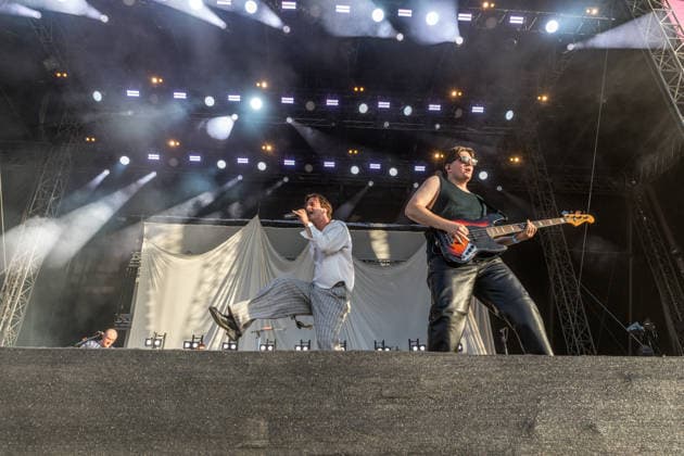 Die Indie Pop Band giant rooks (Gesang, Gitarre, Percussion Frederik Rabe Gitarre Finn Schwieters Schlagzeug Finn Thomas Synthesizer, Piano Jonathan Wischniowski E-Bass Luca Göttner) auf dem Highfield 2026. Highfield 2026 tag 1 - Giant Rooks *** The indie pop band Giant Rooks: Vocals, guitar, percussion: Frederik Rabe; guitar: Finn Schwieters; drums: Finn Thomas; synthesizer, piano: Jonathan Wischniowski; electric bass: Luca Göttner at Highfield 2026. Highfield 2026, Day 1: Giant Rooks