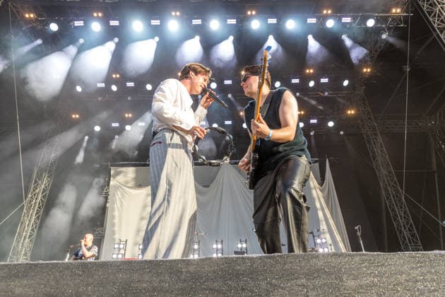 Die Indie Pop Band giant rooks (Gesang, Gitarre, Percussion Frederik Rabe Gitarre Finn Schwieters Schlagzeug Finn Thomas Synthesizer, Piano Jonathan Wischniowski E-Bass Luca Göttner) auf dem Highfield 2026. Highfield 2026 tag 1 - Giant Rooks *** The indie pop band Giant Rooks: Vocals, guitar, percussion: Frederik Rabe; guitar: Finn Schwieters; drums: Finn Thomas; synthesizer, piano: Jonathan Wischniowski; electric bass: Luca Göttner at Highfield 2026. Highfield 2026, Day 1: Giant Rooks