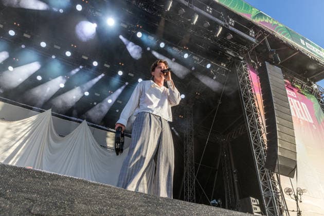Die Indie Pop Band giant rooks (Gesang, Gitarre, Percussion Frederik Rabe Gitarre Finn Schwieters Schlagzeug Finn Thomas Synthesizer, Piano Jonathan Wischniowski E-Bass Luca Göttner) auf dem Highfield 2026. Highfield 2026 tag 1 - Giant Rooks *** The indie pop band Giant Rooks: Vocals, guitar, percussion: Frederik Rabe; guitar: Finn Schwieters; drums: Finn Thomas; synthesizer, piano: Jonathan Wischniowski; electric bass: Luca Göttner at Highfield 2026. Highfield 2026, Day 1: Giant Rooks