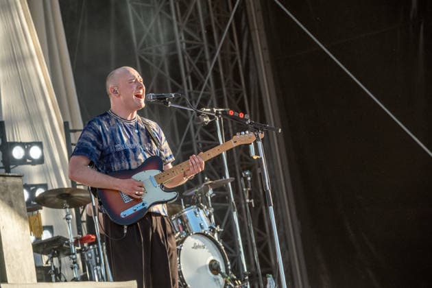 Die Indie Pop Band giant rooks (Gesang, Gitarre, Percussion Frederik Rabe Gitarre Finn Schwieters Schlagzeug Finn Thomas Synthesizer, Piano Jonathan Wischniowski E-Bass Luca Göttner) auf dem Highfield 2026. Highfield 2026 tag 1 - Giant Rooks *** The indie pop band Giant Rooks: Vocals, guitar, percussion: Frederik Rabe; guitar: Finn Schwieters; drums: Finn Thomas; synthesizer, piano: Jonathan Wischniowski; electric bass: Luca Göttner at Highfield 2026. Highfield 2026, Day 1: Giant Rooks