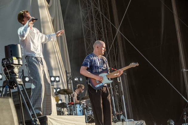 Die Indie Pop Band giant rooks (Gesang, Gitarre, Percussion Frederik Rabe Gitarre Finn Schwieters Schlagzeug Finn Thomas Synthesizer, Piano Jonathan Wischniowski E-Bass Luca Göttner) auf dem Highfield 2026. Highfield 2026 tag 1 - Giant Rooks *** The indie pop band Giant Rooks: Vocals, guitar, percussion: Frederik Rabe; guitar: Finn Schwieters; drums: Finn Thomas; synthesizer, piano: Jonathan Wischniowski; electric bass: Luca Göttner at Highfield 2026. Highfield 2026, Day 1: Giant Rooks
