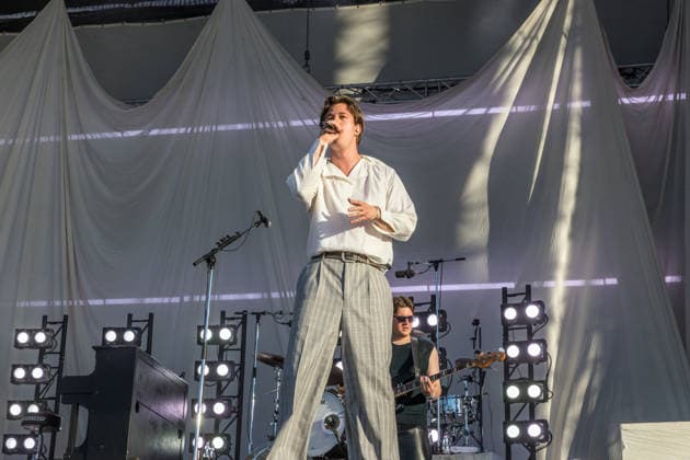Die Indie Pop Band giant rooks (Gesang, Gitarre, Percussion Frederik Rabe Gitarre Finn Schwieters Schlagzeug Finn Thomas Synthesizer, Piano Jonathan Wischniowski E-Bass Luca Göttner) auf dem Highfield 2026. Highfield 2026 tag 1 - Giant Rooks *** The indie pop band Giant Rooks: Vocals, guitar, percussion: Frederik Rabe; guitar: Finn Schwieters; drums: Finn Thomas; synthesizer, piano: Jonathan Wischniowski; electric bass: Luca Göttner at Highfield 2026. Highfield 2026, Day 1: Giant Rooks