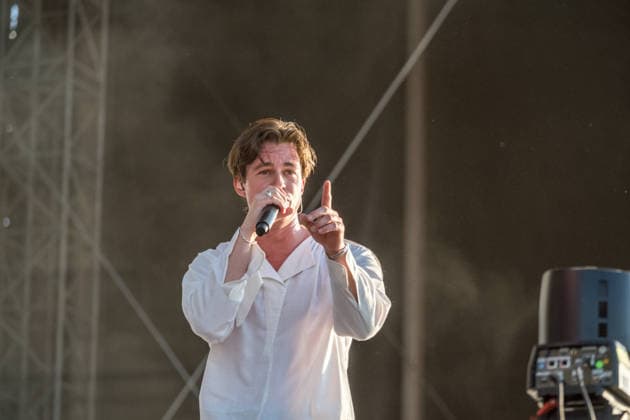 Die Indie Pop Band giant rooks (Gesang, Gitarre, Percussion Frederik Rabe Gitarre Finn Schwieters Schlagzeug Finn Thomas Synthesizer, Piano Jonathan Wischniowski E-Bass Luca Göttner) auf dem Highfield 2026. Highfield 2026 tag 1 - Giant Rooks *** The indie pop band Giant Rooks: Vocals, guitar, percussion: Frederik Rabe; guitar: Finn Schwieters; drums: Finn Thomas; synthesizer, piano: Jonathan Wischniowski; electric bass: Luca Göttner at Highfield 2026. Highfield 2026, Day 1: Giant Rooks