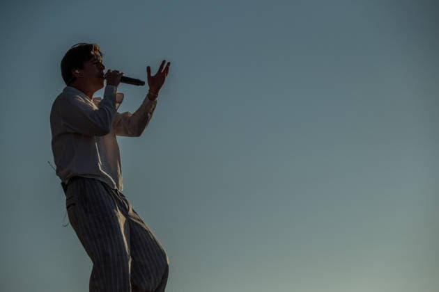 Die Indie Pop Band giant rooks (Gesang, Gitarre, Percussion Frederik Rabe Gitarre Finn Schwieters Schlagzeug Finn Thomas Synthesizer, Piano Jonathan Wischniowski E-Bass Luca Göttner) auf dem Highfield 2026. Highfield 2026 tag 1 - Giant Rooks *** The indie pop band Giant Rooks: Vocals, guitar, percussion: Frederik Rabe; guitar: Finn Schwieters; drums: Finn Thomas; synthesizer, piano: Jonathan Wischniowski; electric bass: Luca Göttner at Highfield 2026. Highfield 2026, Day 1: Giant Rooks