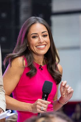 Global girl group KATSEYE performs live on NBC’s Today show at The Plaza at Rockefeller Center in New York City - 14 Aug 2026 Today Show host Kaylee Hartung seen during a broadcast of NBC’s Today Show. Global girl group KATSEYE performed live on NBC’s Today show at The Plaza at Rockefeller Center. Fans gathered to watch the group perform their hit songs as part of the morning show’s annual summer concert series in New York City New York United States Copyright: xRonaldxSmitsx xSOPAxImagesx Katseye-3