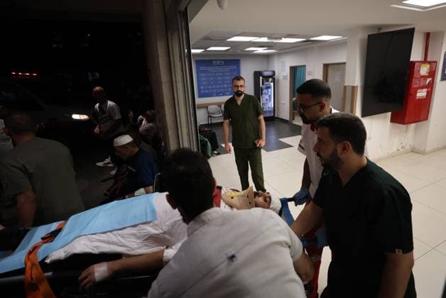 August 14, 2026, Sa ir, Palestine, State of: SA IR, WEST BANK, PALESTINE, AUGUST 14, 2026: Three Palestinians were injured by gunfire during an attack by Israeli settlers on the town of Sa ir, east of Hebron, in the southern West Bank, according to Palestinian health and local officials. Sa ir Palestine, State of  - ZUMAq101 20260814_zna_q101_214 Copyright: xMosabxShawerx