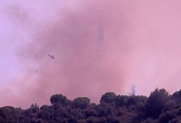 Forest Fire In The Upper Part Of Barcelona Firefighters deployed 10 fire engines and four helicopters and brought the fire under control after four hours of work in Barcelona, Spain, on August 14, 2026. More than 500 wildfires have been recorded in Catalonia this summer. One of the latest broke out in the Collserola mountain range, near a telecommunications tower overlooking Barcelona. The blaze burned 10 hectares and threatened populated areas, prompting authorities to order residents in Barcelona s upper neighborhoods to remain indoors Barcelona Barcelona Spain  Copyright: xUrbanandsportx originalFilename: urbanandsport-forestfi260814_np1zf.jpg