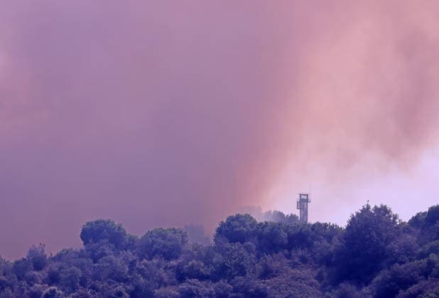Forest Fire In The Upper Part Of Barcelona Firefighters deployed 10 fire engines and four helicopters and brought the fire under control after four hours of work in Barcelona, Spain, on August 14, 2026. More than 500 wildfires have been recorded in Catalonia this summer. One of the latest broke out in the Collserola mountain range, near a telecommunications tower overlooking Barcelona. The blaze burned 10 hectares and threatened populated areas, prompting authorities to order residents in Barcelona s upper neighborhoods to remain indoors Barcelona Barcelona Spain  Copyright: xUrbanandsportx originalFilename: urbanandsport-forestfi260814_npVJI.jpg