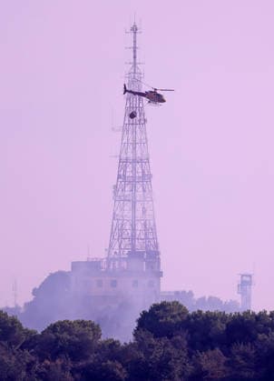 Forest Fire In The Upper Part Of Barcelona Firefighters deployed 10 fire engines and four helicopters and brought the fire under control after four hours of work in Barcelona, Spain, on August 14, 2026. More than 500 wildfires have been recorded in Catalonia this summer. One of the latest broke out in the Collserola mountain range, near a telecommunications tower overlooking Barcelona. The blaze burned 10 hectares and threatened populated areas, prompting authorities to order residents in Barcelona s upper neighborhoods to remain indoors Barcelona Barcelona Spain  Copyright: xUrbanandsportx originalFilename: urbanandsport-forestfi260814_npyo3.jpg