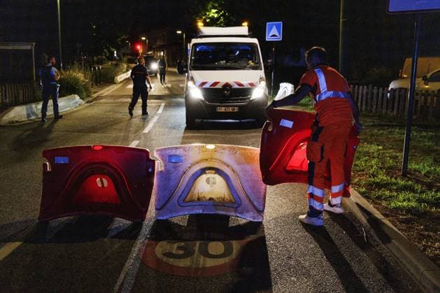 Garrein, The Netherlands, 2026-08-14 23:10:44 Garein, 14-08-2026, the main road to Sabres is closed due to the forest fire near Luglon. Photo: NLBeeld Robert Meerding Credit: NL Beeld Robert Meerding Inc  Copyright: xx x