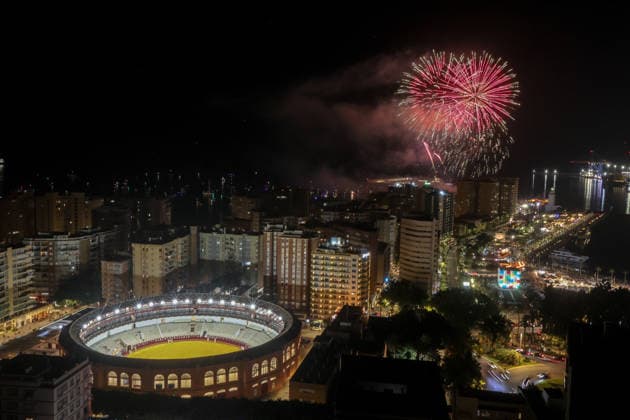 August 15, 2026: August 15, 2026 (Malaga) The fireworks and drones show at the MoÂ¡laga 2026 Fair, with 5,600 pyrotechnic effects and music, marked the beginning of nine days of festivities in the port of Malaga that joins the cityÃ¢â‚¬â ¢s pier. 500 kilos of powder mark the start of a week of celebration between the Center and the real Cortijo de Torres  - ZUMAc161 20260815_zap_c161_003 Copyright: xLorenzoxCarnerox