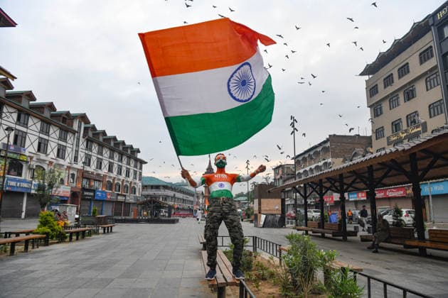 August 15, 2026, Srinagar, Jammu And Kashmir, India: A man painted with Indian national flag waves a Indian flag during the Independence Day celebrations at Lal Chowk in Srinagar. Srinagar India - ZUMAz120 20260815_zip_z120_004 Copyright: xBasitxZargarx