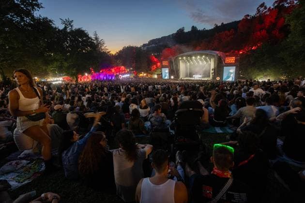 Benjamin Clementine - Vodafone Paredes de Coura 2026 - 14 Aug 2026 Benjamin Clementine, the British singer, composer and multi?instrumentalist, performs live on stage during the Vodafone Paredes de Coura. Paredes de Coura Portugal Copyright: xDiogoxBaptistax xSOPAxImagesx DB_BenjaminClemantine20260814PDC_049