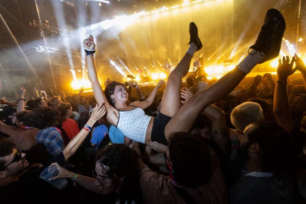 Bloc Party performs at Vodafone Paredes de Coura in Paredes de Coura, Portugal - 14 Aug 2026 Festival goers crowd surf near the front as vocalist and guitarist Kele Okereke and the British indie rock band, Bloc Party perform live during the Vodafone Paredes de Coura. Paredes de Coura Portugal Copyright: xDiogoxBaptistax xSOPAxImagesx DB_Blocparty20260814PDC_012