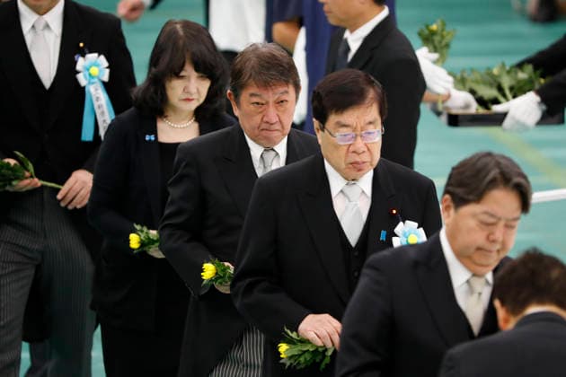 August 15, 2026, Tokyo, Japan: Japanese political figures and cabinet members line up to lay flowers during a memorial ceremony marking the 81st anniversary of Japan s surrender in World War II at Nippon Budokan in Tokyo. Among those present in the procession are Satsuki Katayama Minister of Finance of Japan, Toshimitsu Motegi Minister of Foreign Affairs of Japan, Katsunobu Kato Member of the House of Representatives of Japan and Yoshimasa Hayashi Minister of Internal Affairs and Communications of Japan. Tokyo Japan - ZUMAm191 20260815_aap_m191_025 Copyright: xRodrigoxReyesxMarinx