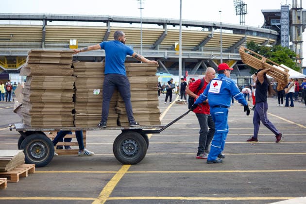 Colombia Earthquake - Donations People in Bogota, Colombia gather to collect and categorize donations for the victims of the 7,4 earthquake that struck Colombia on August 10 outside El Campin Stadium on August 14, 2026. Bogota Bogota D.C Colombia Copyright: xIsabellaxBobadillax