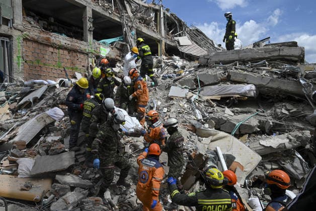 Search and rescue operations continue in quake-hit Pereira PEREIRA, COLOMBIA - AUGUST 14: Rescue teams recover a body from the rubble as search and rescue operations continue at various locations across Pereira, in Colombia, on August 14, 2026. The death toll has reached 94, and 41,600 families have been affected, according to a report by Colombian President Abelardo de la Espriella, who visited Pereira and pledged to support the city and its reconstruction. Alexis Munera Anadolu Pereira Colombia. Editorial use only. Please get in touch for any other usage.  Copyright: x2026xAnadoluxAlexisxMunerax