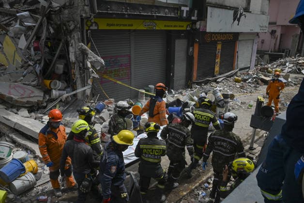 Search and rescue operations continue in quake-hit Pereira PEREIRA, COLOMBIA - AUGUST 14: Rescue teams recover a body from the rubble as search and rescue operations continue at various locations across Pereira, in Colombia, on August 14, 2026. The death toll has reached 94, and 41,600 families have been affected, according to a report by Colombian President Abelardo de la Espriella, who visited Pereira and pledged to support the city and its reconstruction. Alexis Munera Anadolu Pereira Colombia. Editorial use only. Please get in touch for any other usage.  Copyright: x2026xAnadoluxAlexisxMunerax