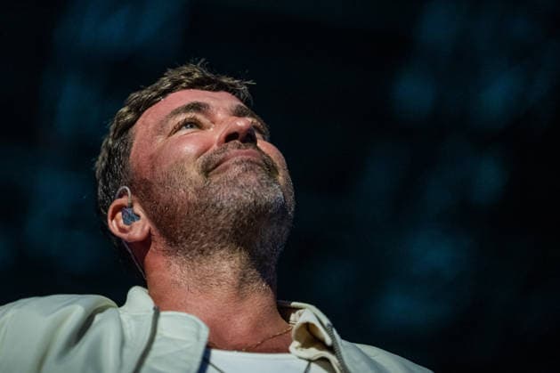 Rostock Deutschland 14. August 2026: Marteria - Zum Glück in die Zukunft Tour 2026 - Rostock Im Bild: Marten Laciny (Marteria) schaut zufrieden *** Rostock, Germany, August 14, 2026 Marteria Zum Glück in die Zukunft Tour 2026 Rostock Pictured: Marten Laciny (Marteria) looks pleased Copyright: xFotostandx xVoelkerx