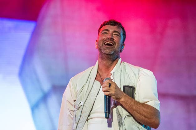 Rostock Deutschland 14. August 2026: Marteria - Zum Glück in die Zukunft Tour 2026 - Rostock Im Bild: Marten Laciny (Marteria) lachend laechelnd gut gelaunt, grinst, grinsend, *** Rostock, Germany, August 14, 2026 Marteria Zum Glück in die Zukunft Tour 2026 Rostock Pictured: Marten Laciny (Marteria) laughing, smiling, in a good mood, grinning, Copyright: xFotostandx xVoelkerx