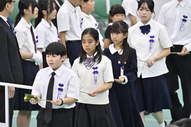 Japan commemorates war dead on 81st anniversary of end of World War II TOKYO, JAPAN - AUGUST 15 : Children walk in line to offer flowers during the National Memorial Service for the War Dead at the Nippon Budokan in Tokyo, Japan, August 15, 2026. David Mareuil Anadolu Tokyo Japan. Editorial use only. Please get in touch for any other usage.  Copyright: x2026xAnadoluxDavidxMareuilx