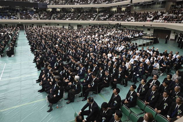 Japan commemorates war dead on 81st anniversary of end of World War II TOKYO, JAPAN - AUGUST 15 : A general view as participants make floral offerings during the National Memorial Service for the War Dead at the Nippon Budokan in Tokyo, Japan, August 15, 2026. David Mareuil Anadolu Tokyo Japan. Editorial use only. Please get in touch for any other usage.  Copyright: x2026xAnadoluxDavidxMareuilx