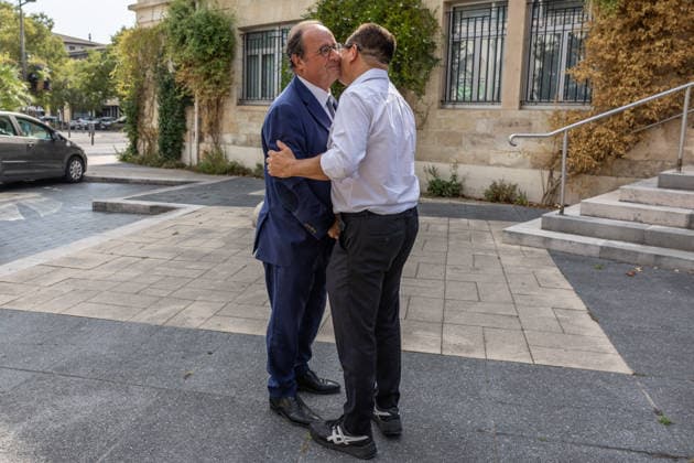 Exclusive - François Hollande meets with local officials - Saint-Medard-en-Jalles Exclusive - Former French President François Hollande visits the town hall and meets with Mayor Stephane Delpeyrat-Vincent and Member of Parliament (MP) Marie Recalde. The meeting follows the wildfires that affected the Gironde region in Saint-Medard-en-Jalles, France, on August 14, 2026. Photo by Margot Le Gonidec ABACAPRESS.COM Saint-Medard-en-Jalles France  Copyright: xLexGonidecxMargot ABACAx