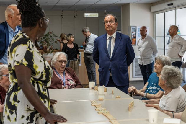 Exclusive - François Hollande meets with local officials - Saint-Medard-en-Jalles Exclusive - Former French President François Hollande visits the Simone de Beauvoir nursing home (EHPAD) which was evacuated as a precaution during the Gironde wildfires. Residents were temporarily relocated to different facilities across the department before returning to the nursing home in Saint-Medard-en-Jalles, France, on August 14, 2026. Photo by Margot Le Gonidec ABACAPRESS.COM Saint-Medard-en-Jalles France  Copyright: xLexGonidecxMargot ABACAx