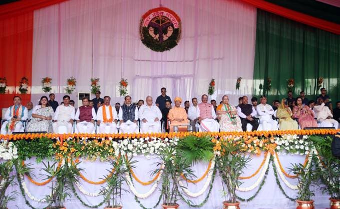 August 15, 2026, Lucknow, India: LUCKNOW, INDIA, AUGUST 15, 2026: Uttar Pradesh Chief Minister Yogi Adityanath hoists the Indian national flag during Independence Day celebrations at the Vidhan Sabha in Lucknow. India is marking its 80th Independence Day on August 15. Lucknow India - ZUMAq101 20260815_zna_q101_014 Copyright: xJitendraxPrakashx