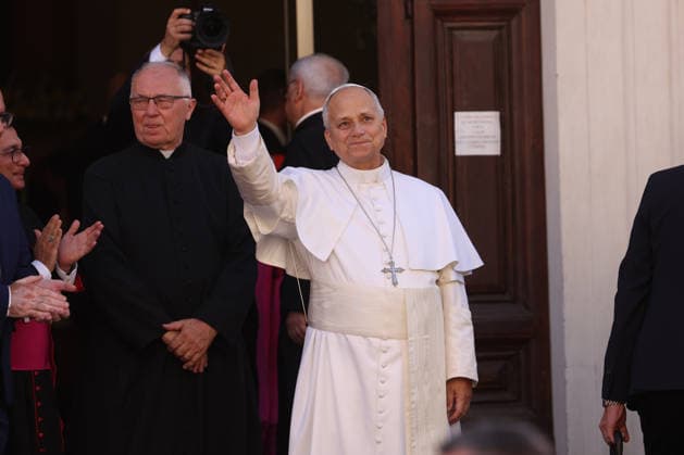 IPA87492654 - Vatican City - Italy, August 15, 2026: The Pope™s arrival in the square and his greeting to the faithful. Pope Leo XIV presides over Mass for the Solemnity of the Assumption at the Pontifical Parish of St. Thomas of Villanova, in the town of Castelli Romani.  Copyright: xmarcoxiacobuccix xmarcoxiacobuccix 87492654