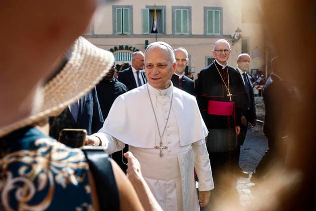 August 15, 2026, Castel Gandolfo, ITALY: Pope Leo XIV arrives to lead the Holy Mass for the Solemnity of the Assumption of the Blessed Virgin Mary, in the Parrocchia Pontificia di San Tommaso da Villanova (Papal Parish of St. Thomas of Villanova) in the summer papal estate in Castel Gandolfo, near Rome, Italy, 15 August 2026. ANSA ANGELO CARCONI Castel Gandolfo ITALY  - ZUMAa110 20260815_zaf_a110_001 Copyright: xAngeloxCarconix