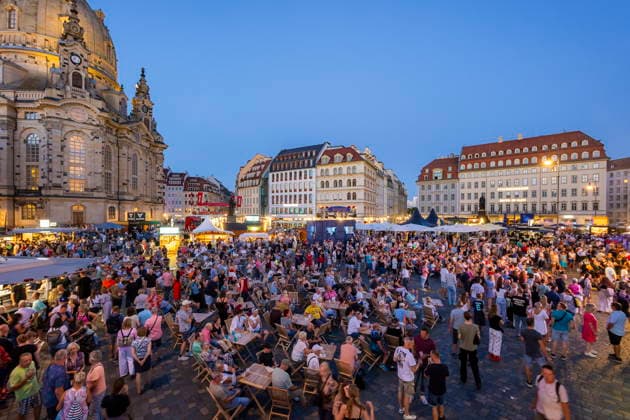 Dresdner Stadtfest. Das Stadtfest Dresden zieht jährlich zehntausende Besucher an. Neumarkt Dresden Sachsen Deutschland *** Dresden City Festival The Dresden City Festival attracts tens of thousands of visitors every year Neumarkt, Dresden, Saxony, Germany