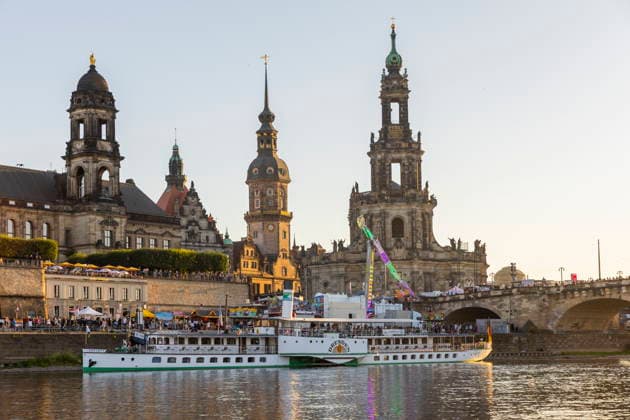 Dresdner Stadtfest. Das Stadtfest Dresden zieht jährlich zehntausende Besucher an. Dresden Sachsen Deutschland *** Dresden City Festival The Dresden City Festival attracts tens of thousands of visitors every year. Dresden, Saxony, Germany