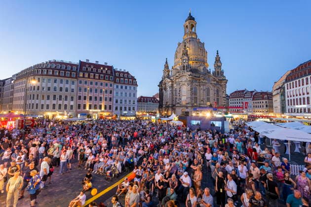 Dresdner Stadtfest. Das Stadtfest Dresden zieht jährlich zehntausende Besucher an. Neumarkt Dresden Sachsen Deutschland *** Dresden City Festival The Dresden City Festival attracts tens of thousands of visitors every year Neumarkt, Dresden, Saxony, Germany