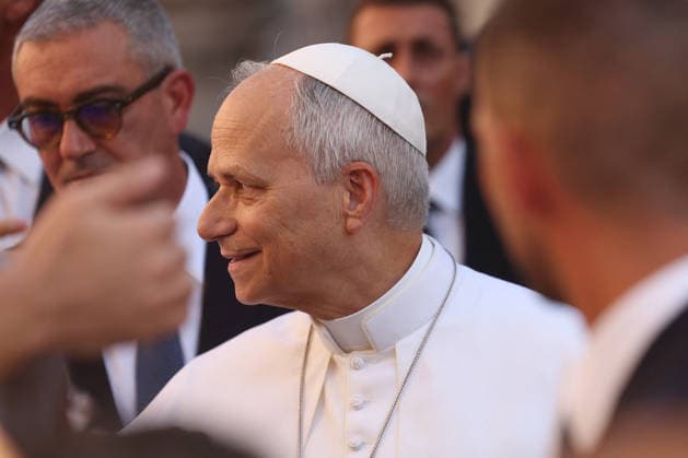 Pope Leo XIV Arrives For The Solemnity of the Assumption Mass - Castelgandolfo Pope Leo XIV arrives at the Pontifical Parish of St. Thomas of Villanova to preside over Mass for the Solemnity of the Assumption in Castelli Romani, Italy on August 15, 2026, greeting the faithful upon his arrival. Photo by Marco Iacobucci IPA ABACAPRESS.COM Castelgandolfo italia Italy  Copyright: xIacobuccixMarco IPA ABACAx